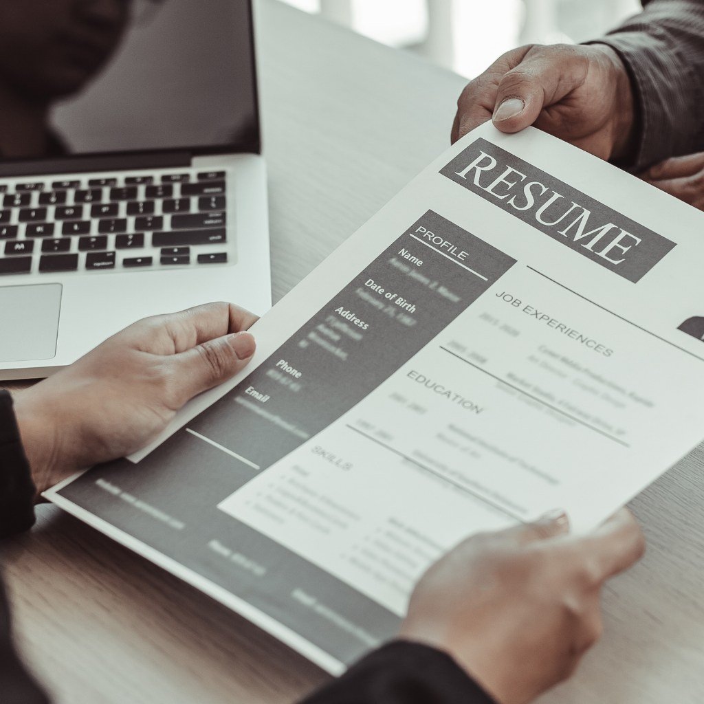 Best AI Resume Builders in 2026