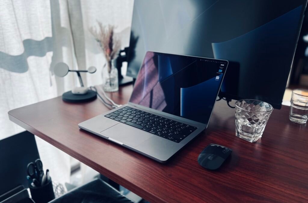 Can MacBooks Run Local LLMs Well With Unified Memory? (Tested)