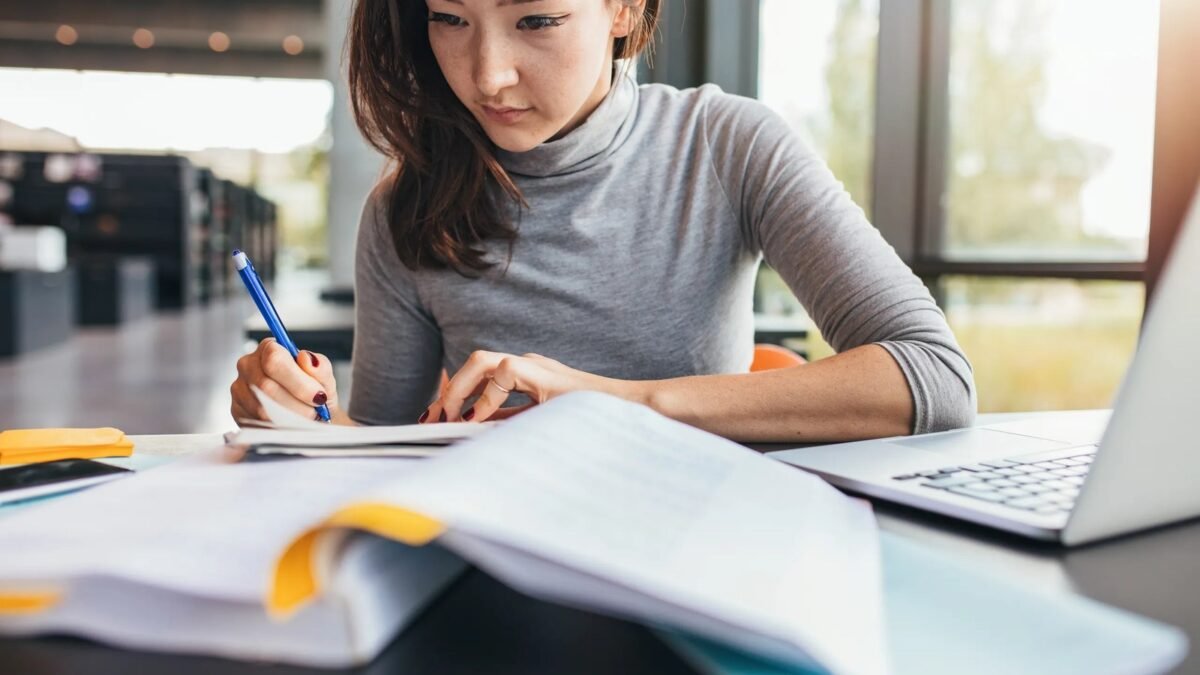 How to Summarize Textbook Chapters With AI (Without Fooling Yourself)