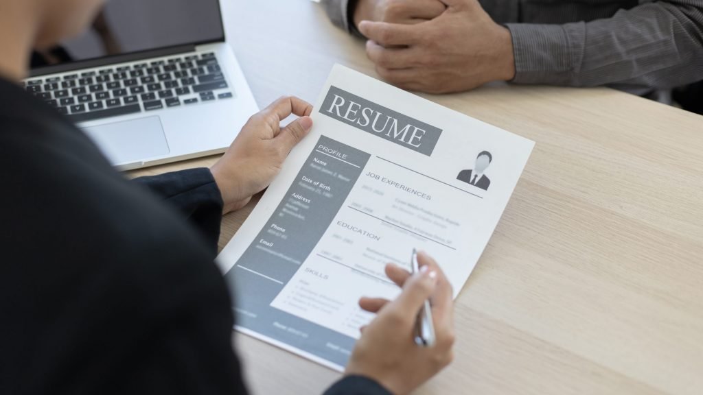 How to Use AI for Hiring and Screening Resumes