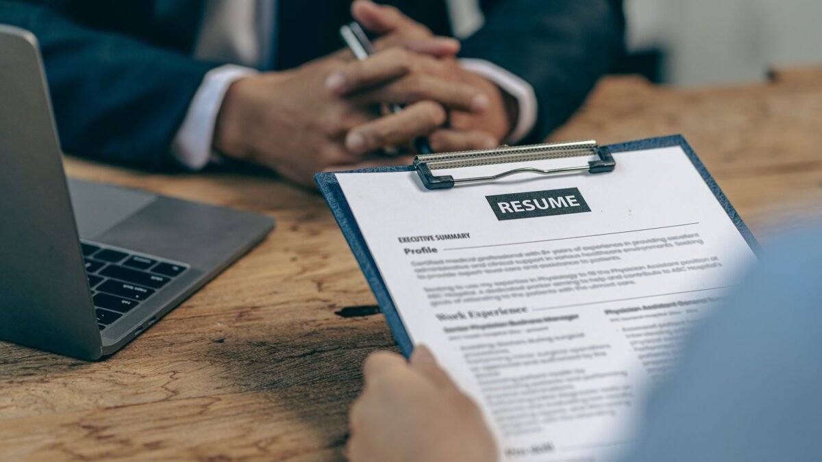 How to Use AI to Research a Company Before Interviewing