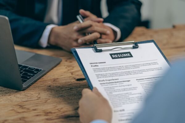 How to Use AI to Research a Company Before Interviewing