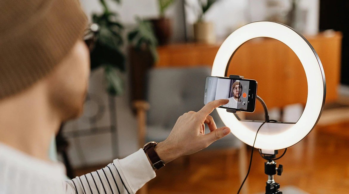 How YouTubers Use AI in 2026 (Real Workflows)