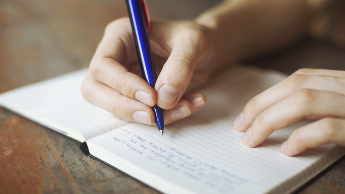 Is Claude Better Than ChatGPT for Writing?
