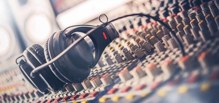 Best AI for Royalty-Free Background Tracks in 2026