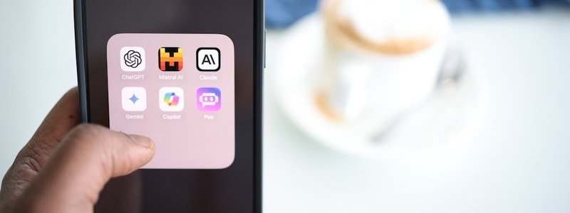 Which AI Chatbot Has the Best Mobile App? (2026)