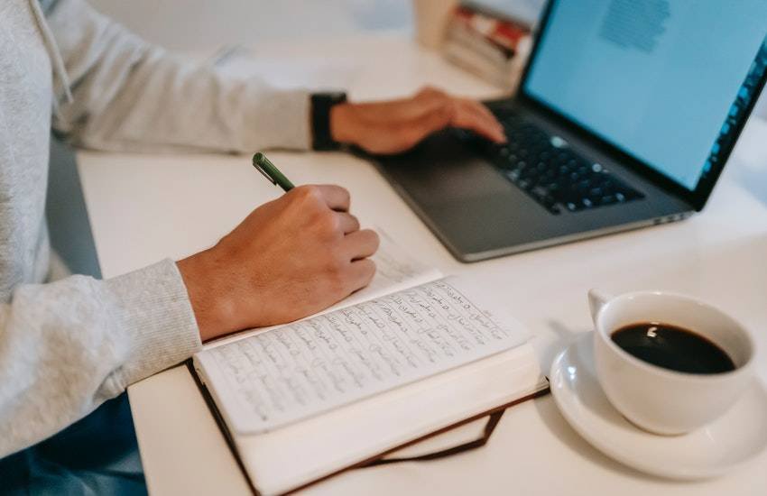 Best AI Chatbot for Writing Long Articles (2026)